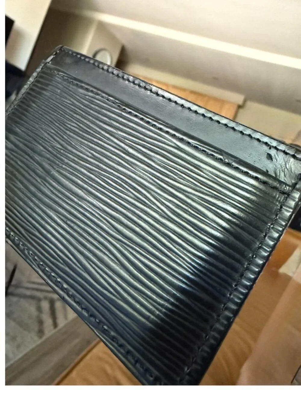 Louis Vuitton Black Epi Leather Card Holder – Men’s
